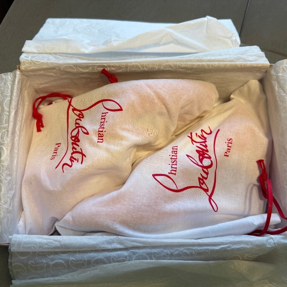 LOUBOUTIN (new!) 38.5 "Pumppie Wallis" mary-janes in Olé Red - Picture 9 of 9